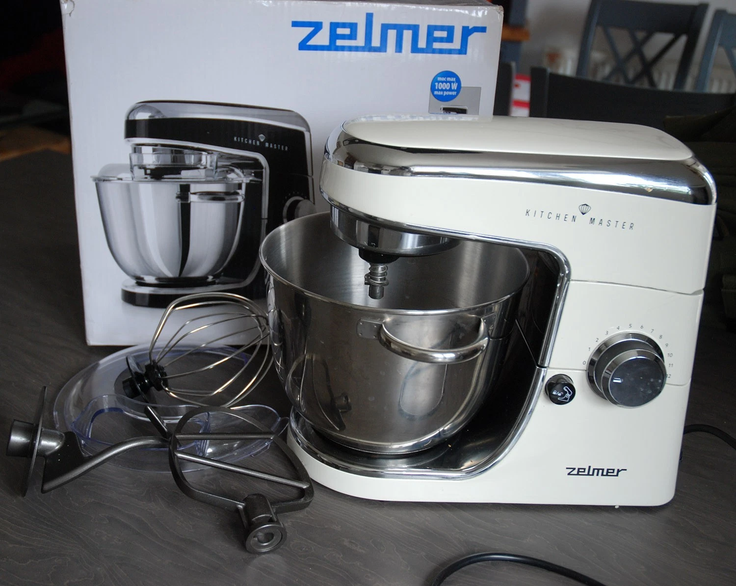 ZELMER ZPF1100 Artisan Stand Mixer 4L Almond Cream Barely Used All Attachments