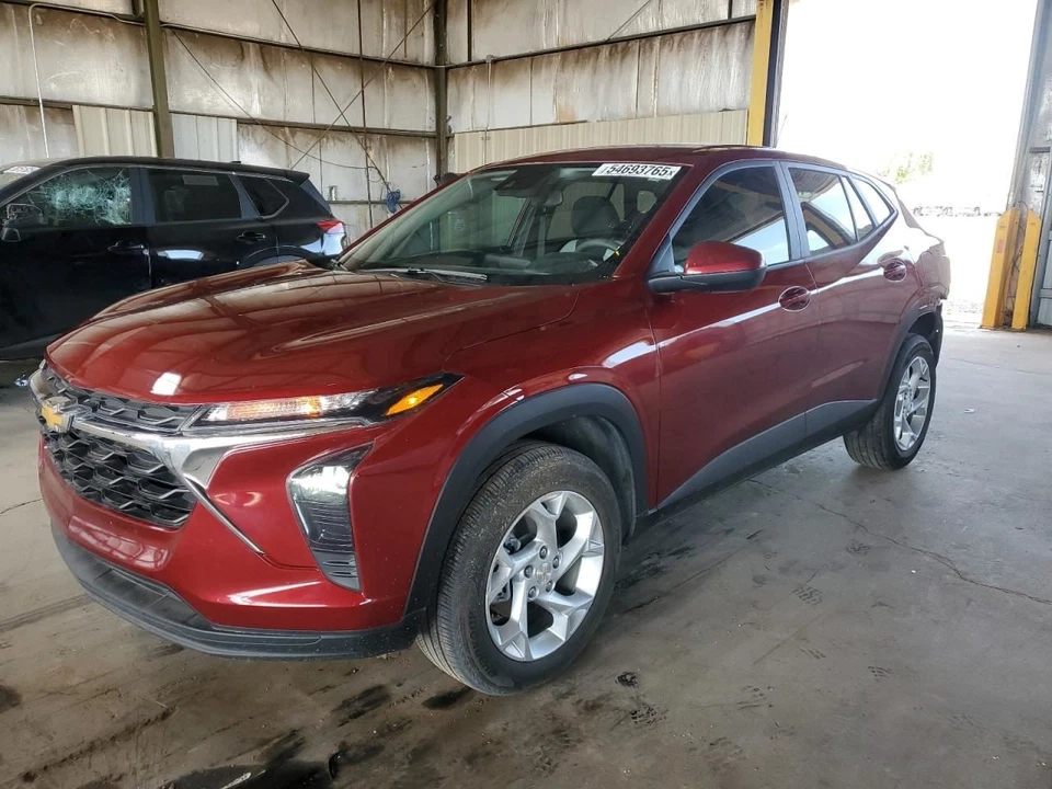 DRIVER SIDE APRON WITH RAIL CUT 60008039 2024-2025 CHEVROLET TRAX Foto 2 de 4