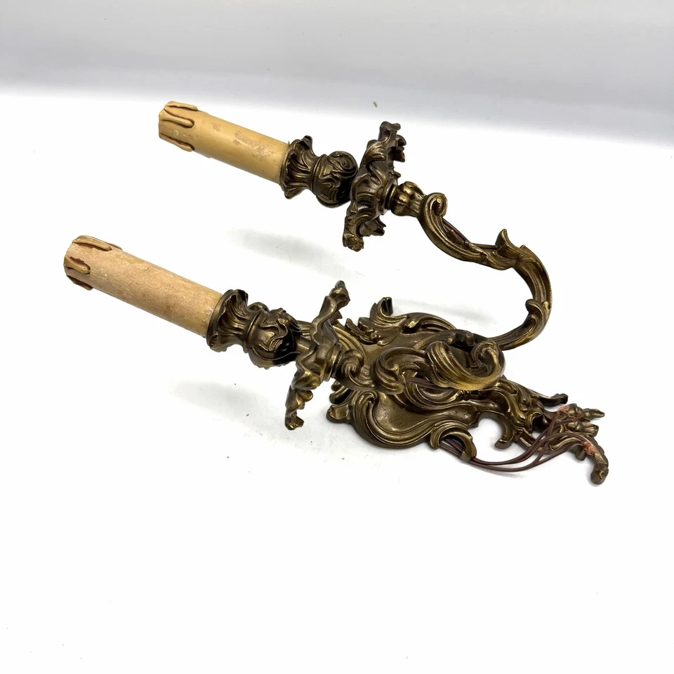 Applique in bronzo dorato a tre luci stile Luigi XV XIX secolo Made in Italy - Immagine 3 di 4