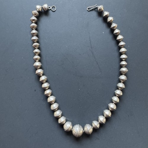 Collar de perlas navajo hechas a mano cuentas estampadas de plata de ley vintage nativas - Imagen 13 de 13