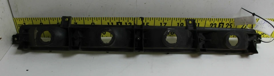 Cubo de luz trasera derecha GM RH usado OEM 5965708 1973 Buick Riviera (SR) Foto 3 de 4