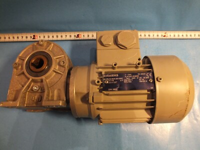 Siemens 1LA7063-6AB92 Motor & TOS ZNOJMO Typ MRT-40 i-10 Reduzierung