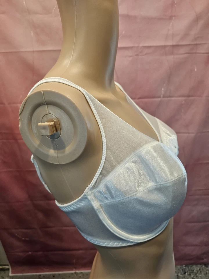 Vtg Wonderbra Bra Padded  Shimmer Glossy Color WHITE  SZ 36D  - Image 3 of 4