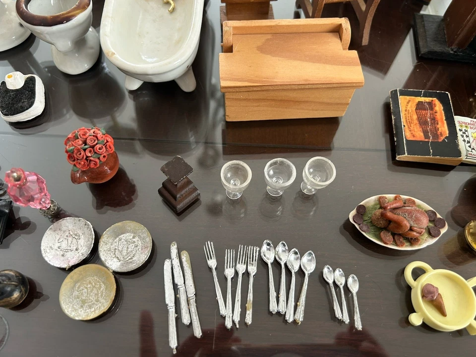 Muebles y miniaturas vintage para casa de muñecas Foto 3 de 4