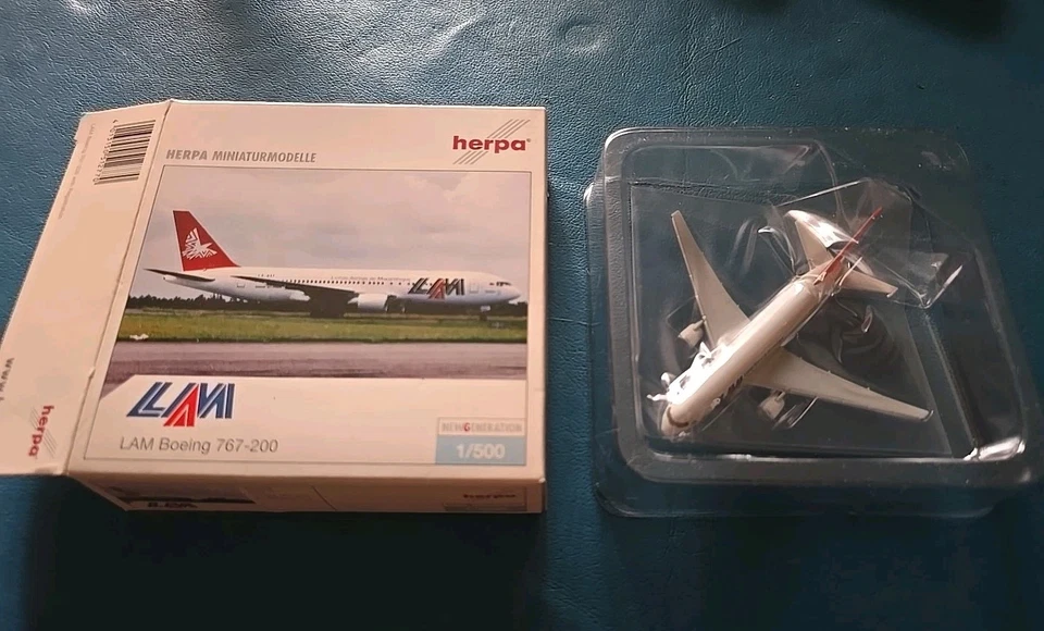 HERPA - 1/500 - LAM - Boeing 767-200 -  art. 512770 - Immagine 3 di 4