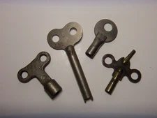 4 VINTAGE KEYS,   CLOCK , WIND, MISC    (2" - 3.25")