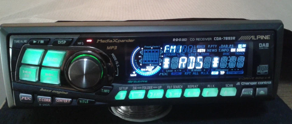 ALPINE CDA-7893R radio,cd/mp3 player,3 preout,out changer,aux,equalizer,mx,time - Immagine 2 di 4