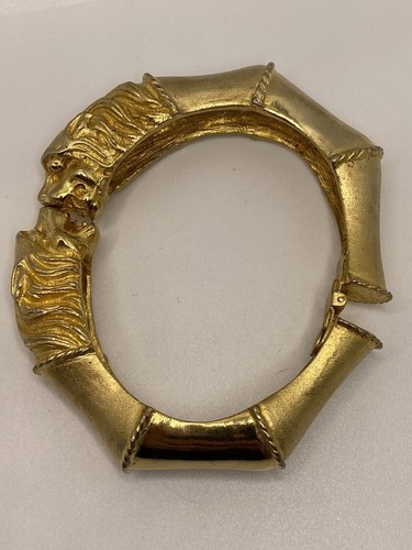 Vintage LES BERNARD INC Dog Lion Head Gold Tone Hinged Bangle Brushed Bracelet - Picture 10 of 13