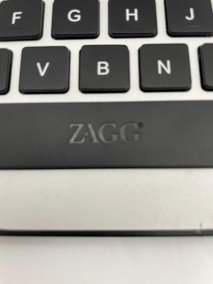 Apple iPad 2 3 4 Gen  ZAGG Pro Folio Bluetooth Keyboard Folio Case  - Image 2 of 4