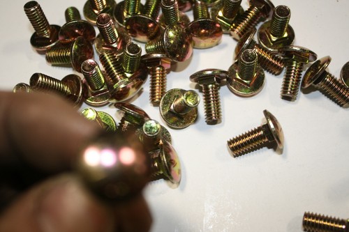 1500 Pc's 5/16"-18 x 3/4" Grade 5 Carriage Bolt Yellow Zinc - Picture 2 of 3
