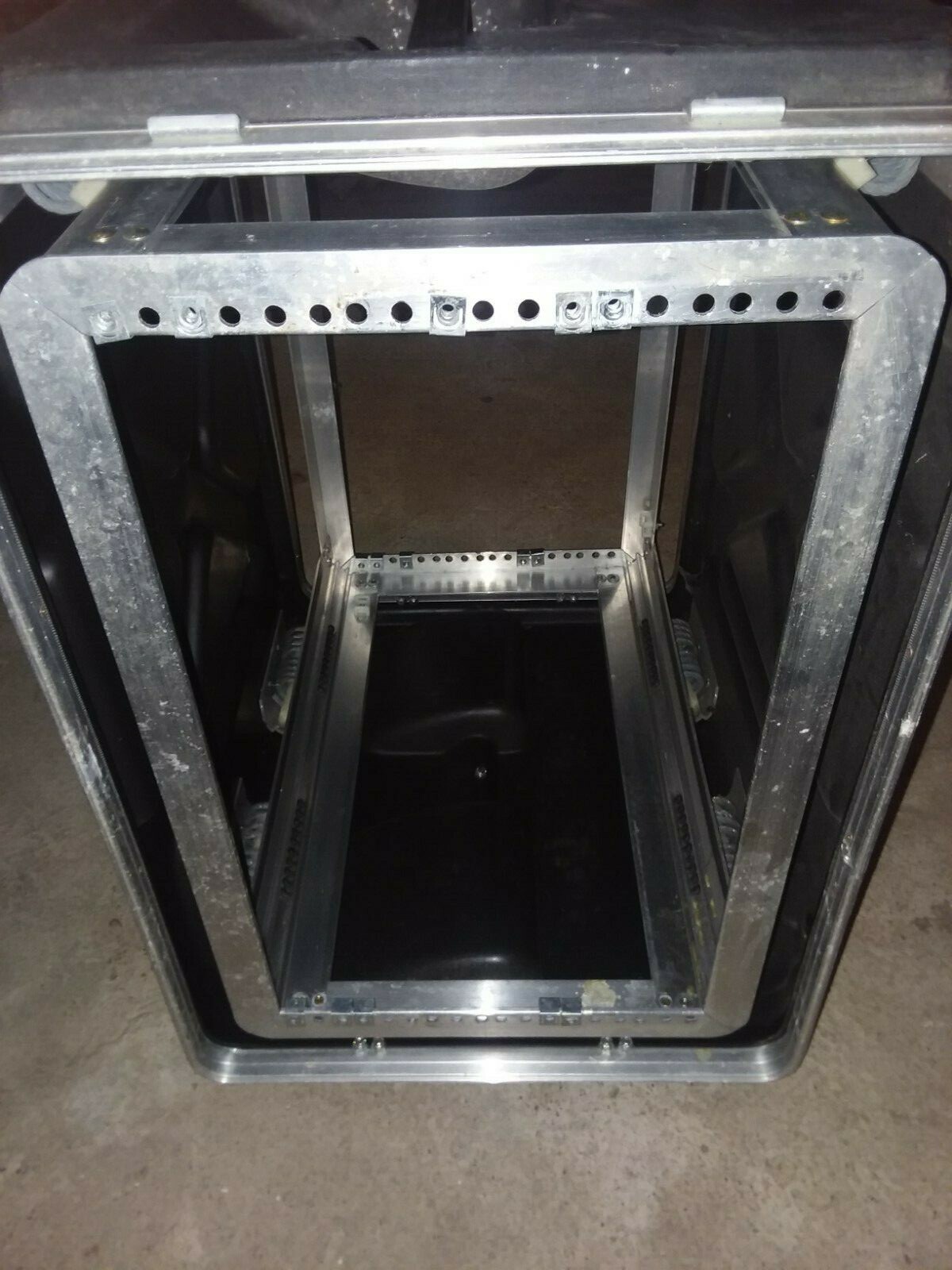 SKB 6U Shock Mount, Portable, Rack Mount Road Case - Heavy Duty, No ...