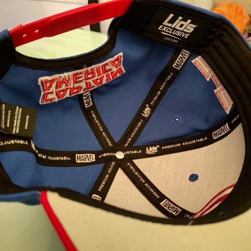 MARVEL Comics Captain America LIDS Exclusive Premium Adjustable Snapback Hat - Picture 6 of 9