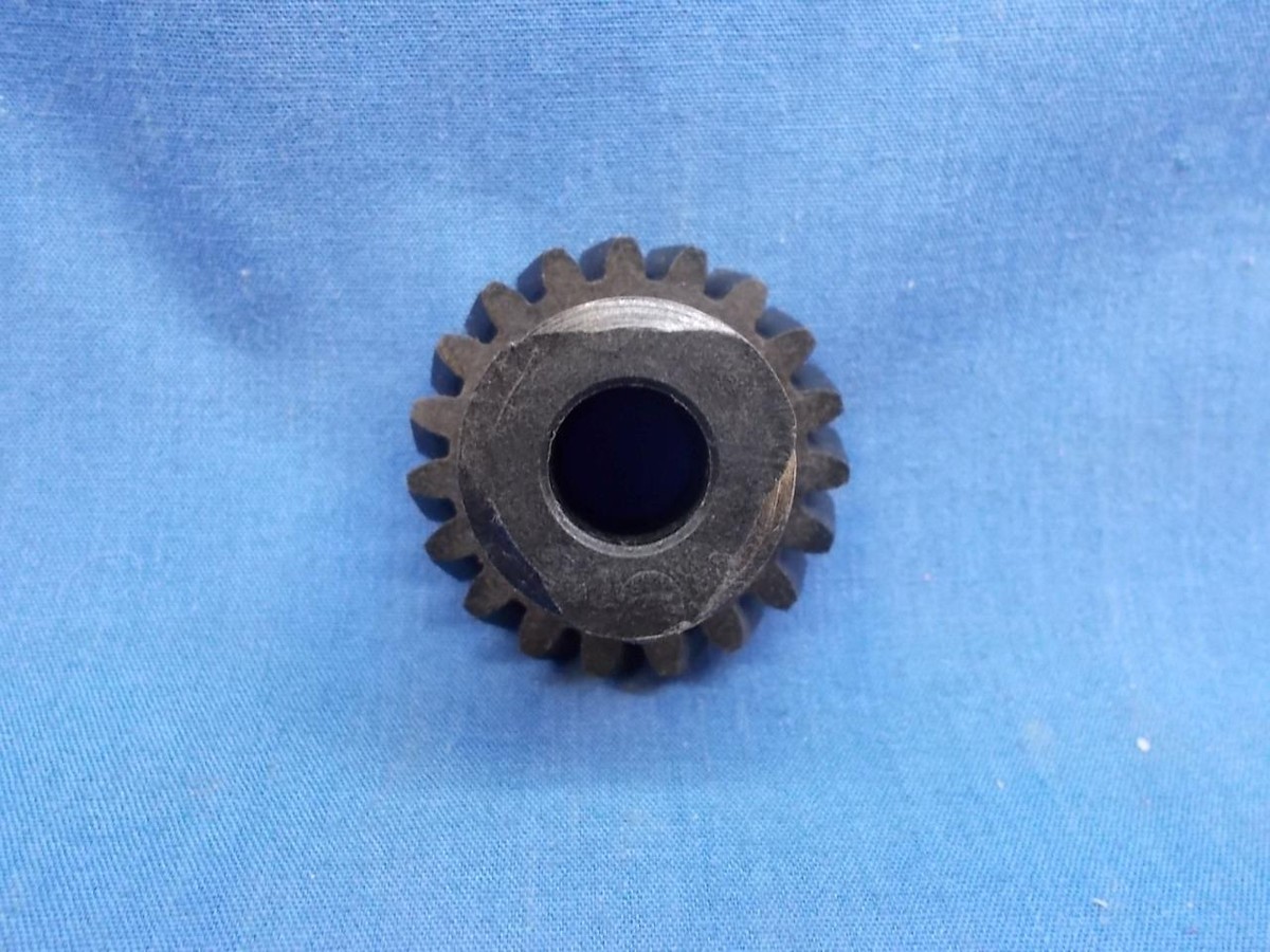 Yamaha 443-17831-01. OEM Tach Drive Gear. Fits Yamaha DT175(74-76
