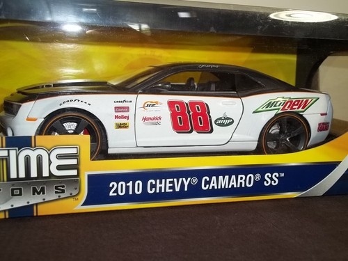 2010 Bigtime Customs Jada Dale Earnhardt Jr Chevy Camaro SS 1:18 - Picture 3 of 3