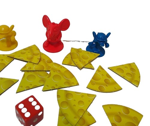 2007 Mouse Trap Game Parts Only -4 Plastic Mice, Cheese, Die - Picture 2 of 5