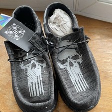 Howitzer Men's 7 Slip-On Shoes Roam Live Free Sneakers Skull Flag Footwear New
