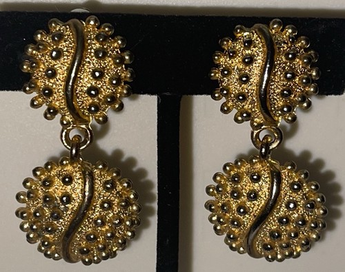 Vintage Gold Tone Clip On Earrings Jewelry GAR3-53 - Picture 1 of 6