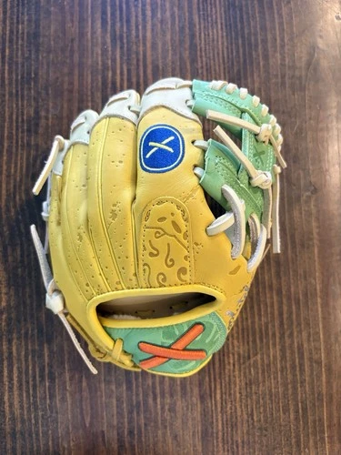 Aria Absolutely Ridiculous Banana 10.5” Youth Glove Nashville TN - NEW - product listing photo