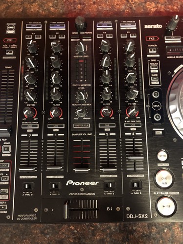 Pioneer DJ DDJ-SX2 4-Channel Controller Serato w/ Flight Case (LOOK) - Picture 5 of 19