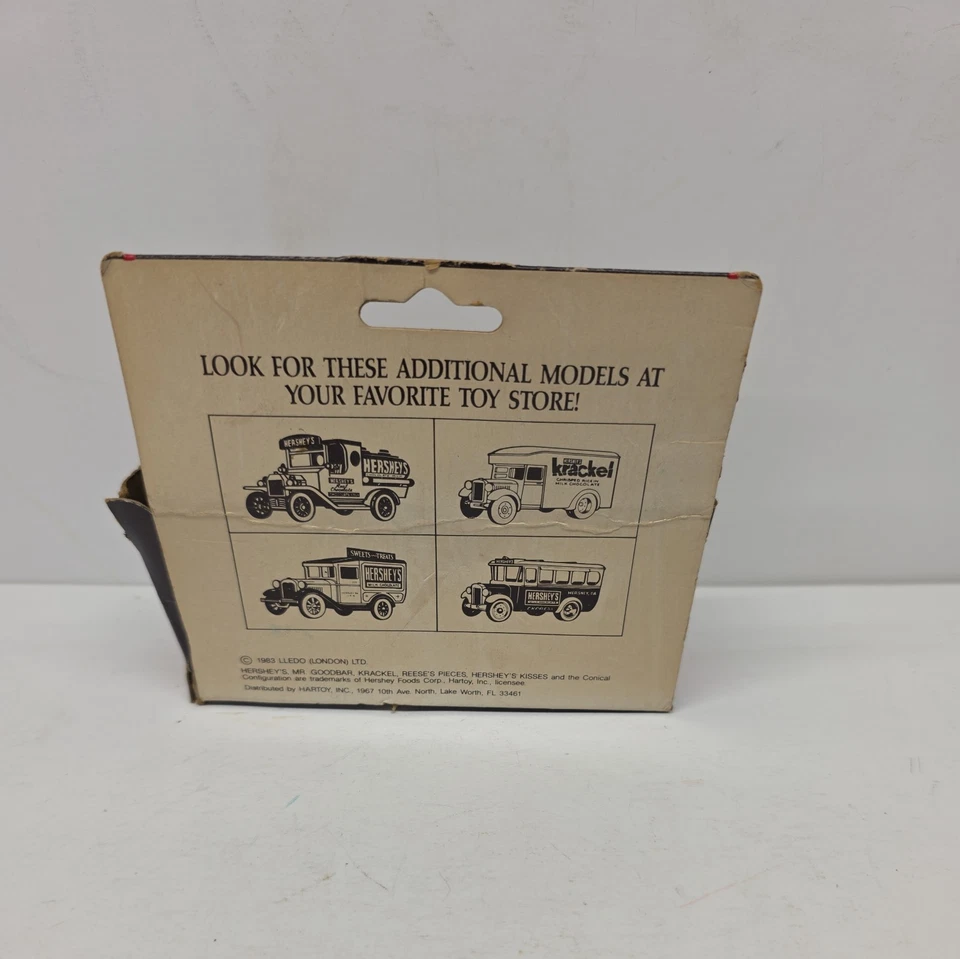 Caminhão de entrega publicitário LLEDO Hershey's Kisses com caixa - Imagem 2 de 4