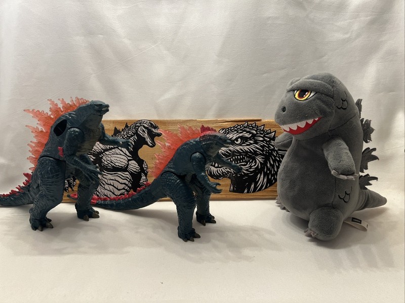 Godzilla Lot 2 figures & plush bonus sign. Kidrobot & playmates. READ set 
