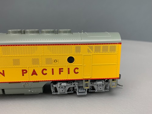 HO Stewart F3A PH II Locomotive Dbl Headlight Union Pacific High Fans HO4095 - Picture 5 of 11