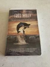 Free Willy (VHS, 1993, Clamshell) Warner Brothers Pre-owned
