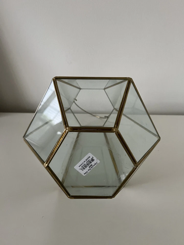 Linterna moderna geométrica de vidrio con borde dorado y mango 6 lados 12x10 Foto 4 de 4