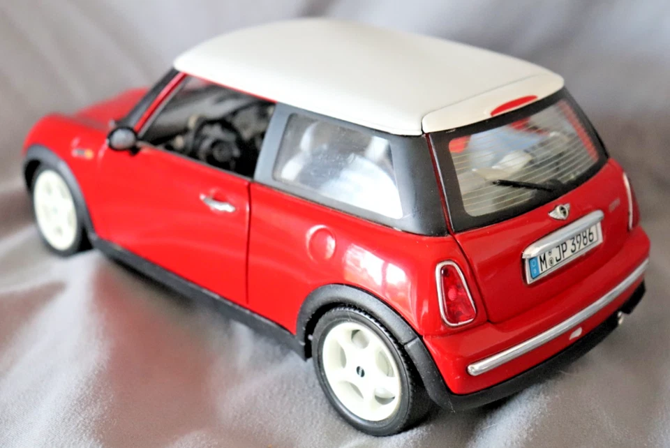 Mini Cooper R50 2003 modelo coche fundido a presión escala 118 rojo blanco techo vehículo Foto 3 de 4
