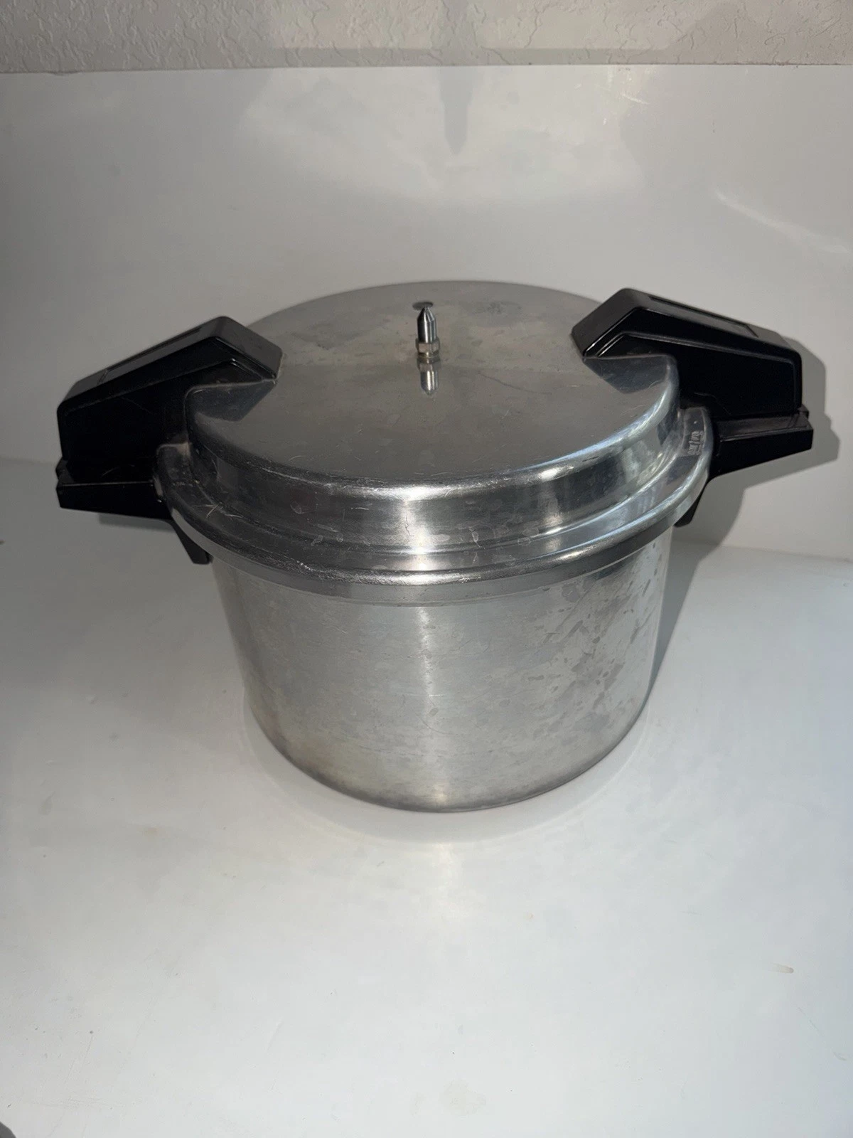 Vintage Mirro M-0598 8 Qt Aluminum Pressure Cooker Canner Black Handles USA