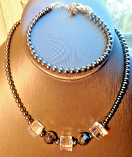 Collana e bracciale Emily Ray (firmato) grigio e trasparente pesante quadrato e tondo perle di cristallo