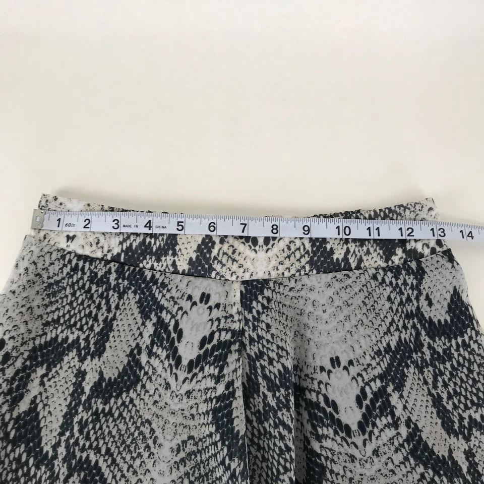 Pantalones Cortos Adrienne de Gasa Estampado de Piel de Serpiente Para Mujer Pequeños Pull-On Forrados tiro Alto Foto 4 de 4
