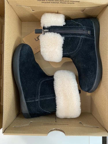 NIB UGG Toddler Girls Jorie II Shearling Boots 1003656T Black Sz 9.5 - Picture 6 of 7
