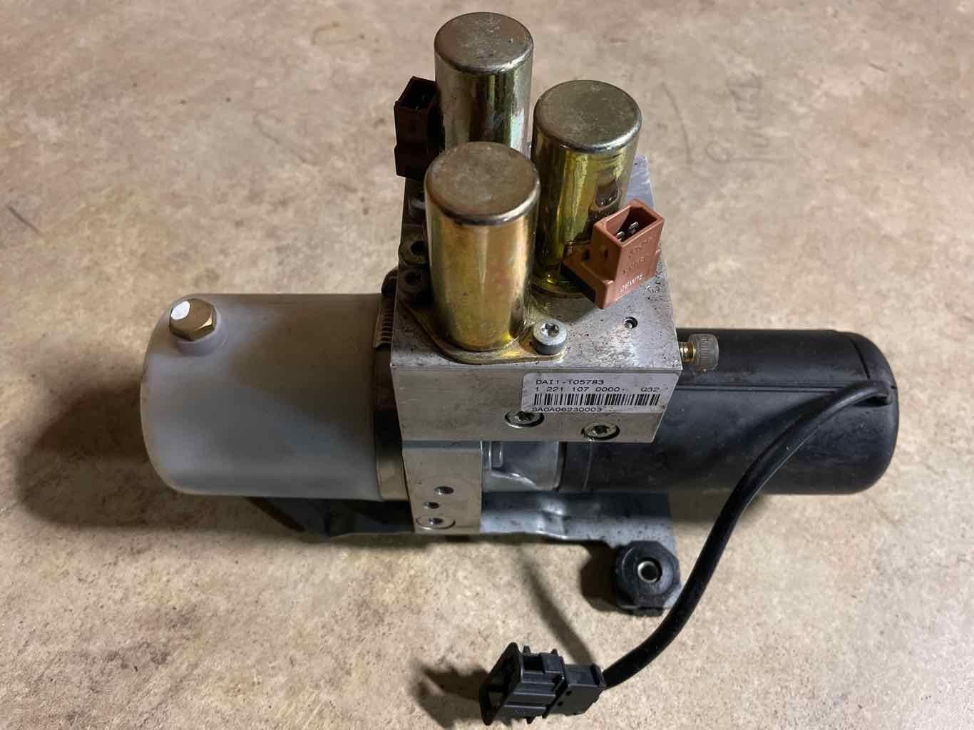 SAAB 93 Convertible Top Hydraulic Motor Pump Valve Block 12833522