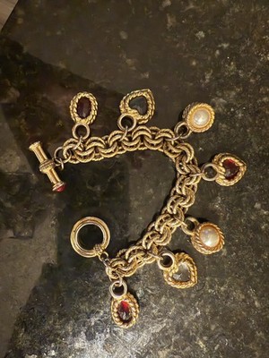 1980s Vintage Authentic Givenchy  Gripoix Pearl Heart Charm Bracelet (used)