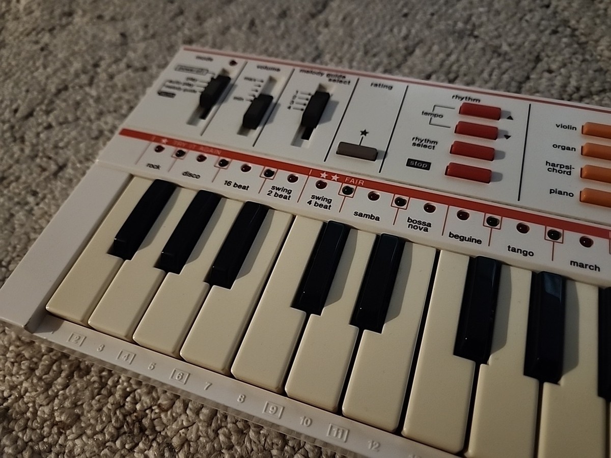 Casio Full Synth PT-82, 32 key, light weight, compact, keyboard