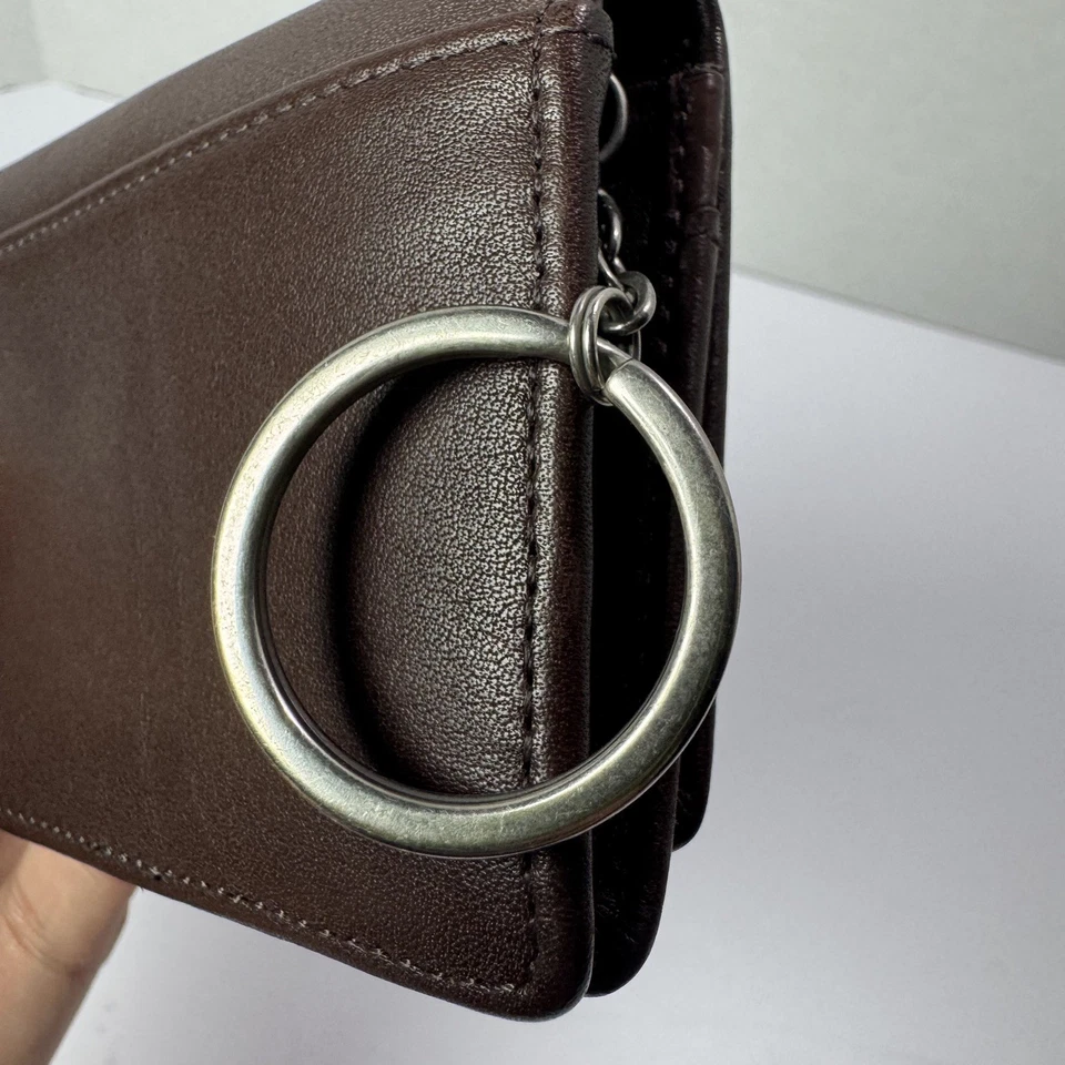 Cartera a presión COACH de cuero marrón caoba con llavero plateado unisex Foto 3 de 4
