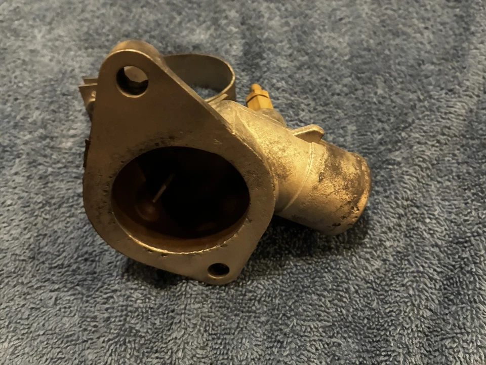 85-93 Classic Saab 900 94 Convertible 16 V Salida de Agua Termostato Carcasa Foto 3 de 3