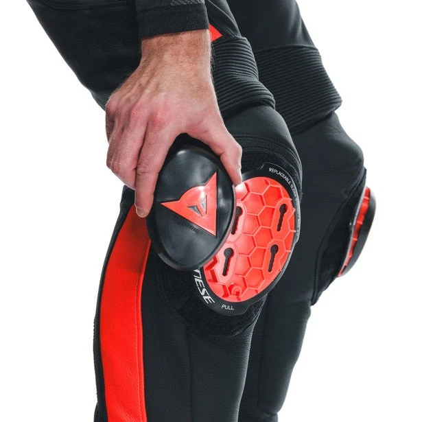 Black Fluo Red, photo 7 of 11