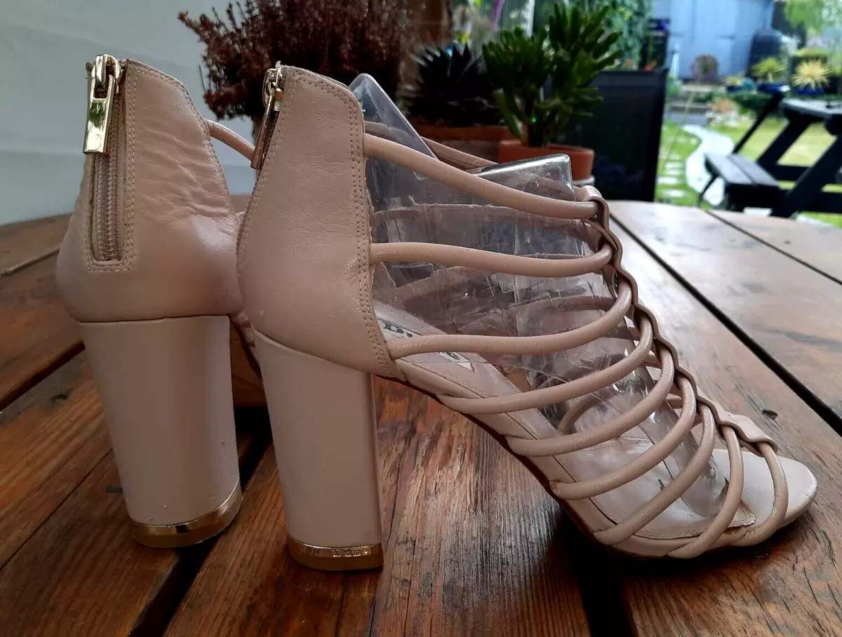 Nude pink hotsell heels