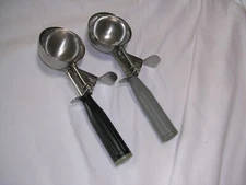 LOT OF 2 Vintage Vollrath  Stainless Steel Ice Cream Scoops 3.5oz.