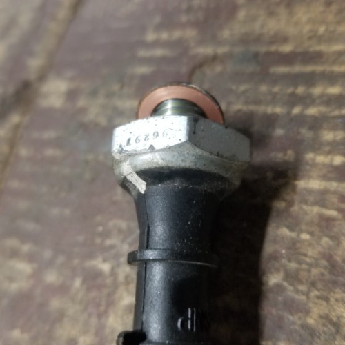 2015 2013-2017 Triumph Daytona Street Triple 675R Oil Pressure sensor - Picture 3 of 3