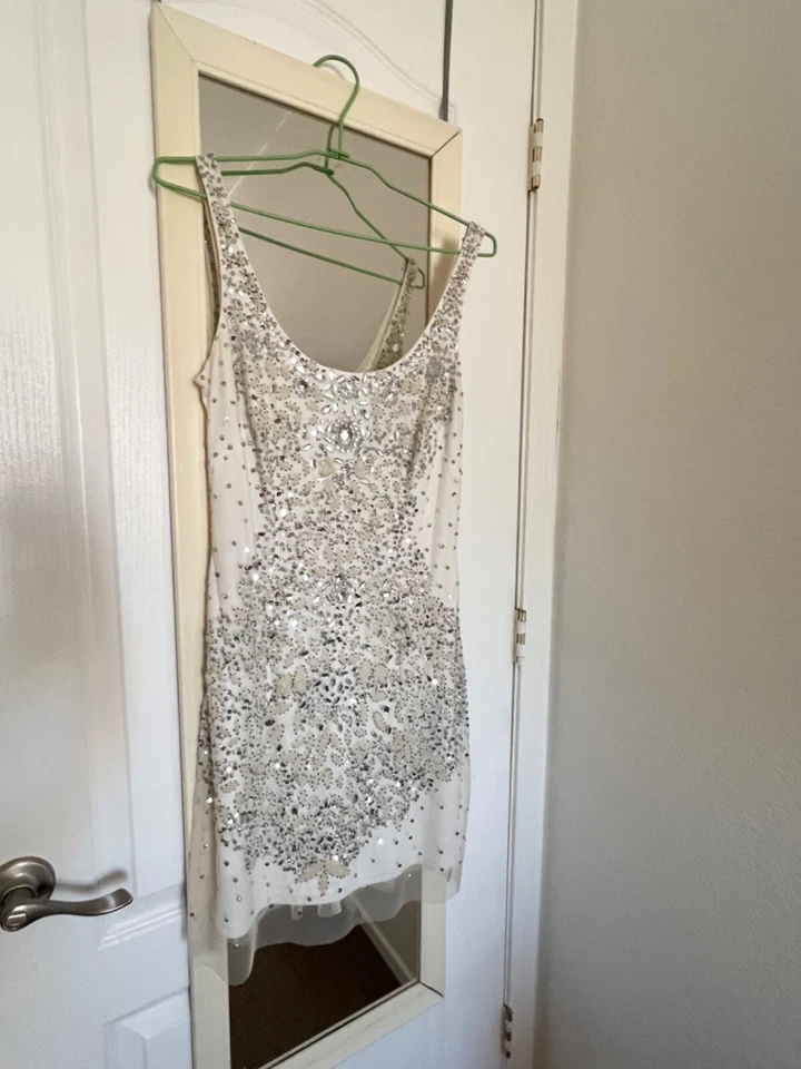 VESTIDO ADRIANNA PAPELL LENTEJUELAS CUENTAS SIN MANGAS CORTO CÓCTEL SOLAPA TALLA 4 P NUEVO Foto 2 de 4