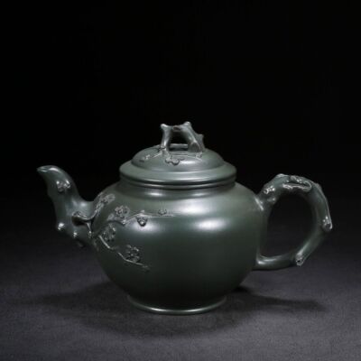 Chinese Yixing Zisha Clay Green Sand Handmade Exquisite Teapot