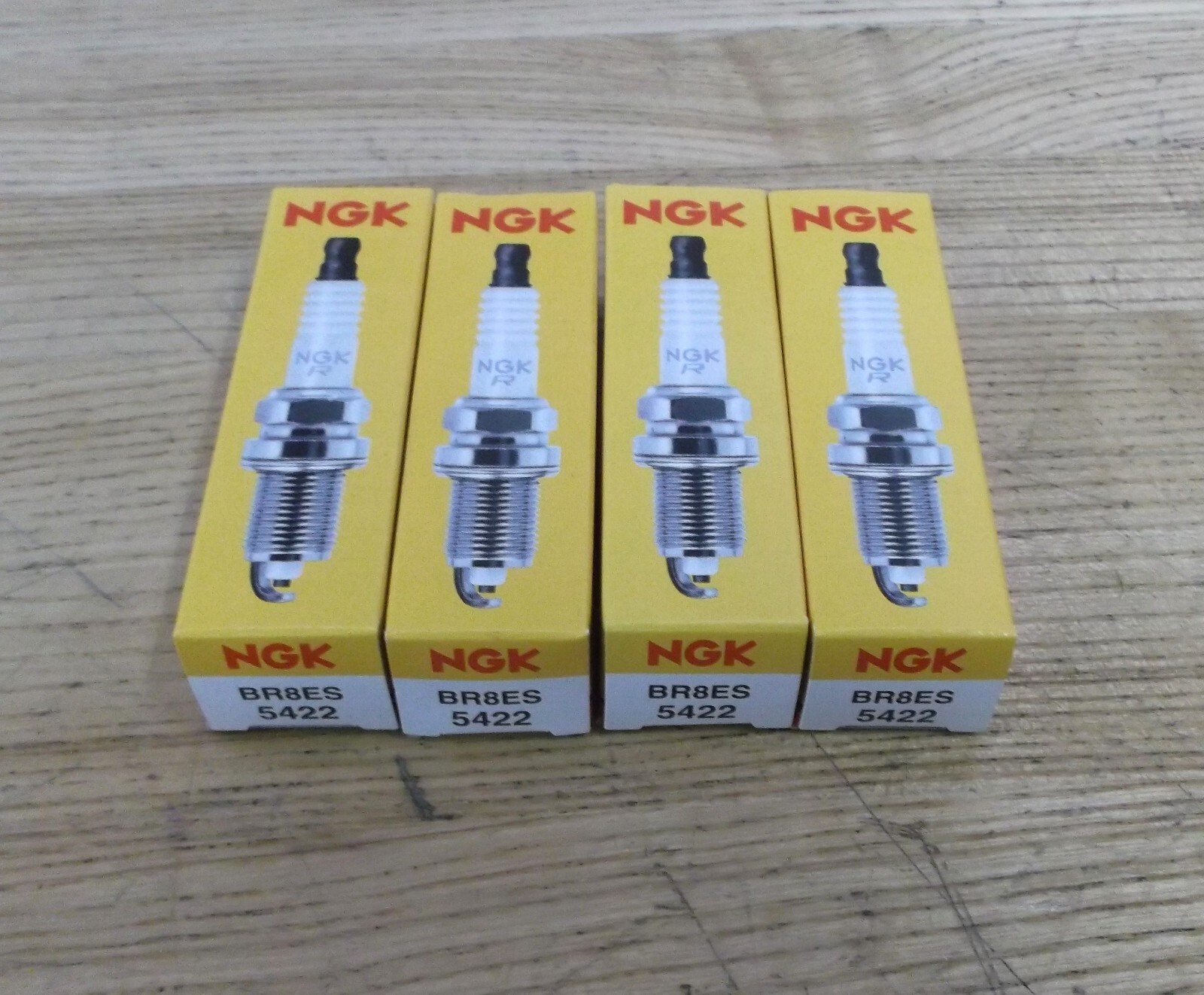 NGK SPARK PLUG  BR8ES  5422  LOT OF 4 PLUGS