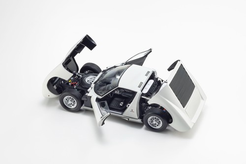 Kyosho Lamborghini Miura P 400 White/Silver 1/18. 08314W - Picture 12 of 15