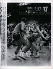1963 Press Photo Tom VanArsdale of IU vs Ken Lutgens, Rick Lopossa of NW