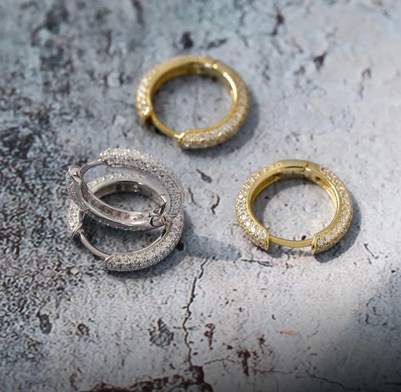 Pendientes de aro de oro amarillo de 14 quilates sobre plata de 15 mm para hombre pavé de diamantes creados de 1,5 quilates Foto 4 de 4