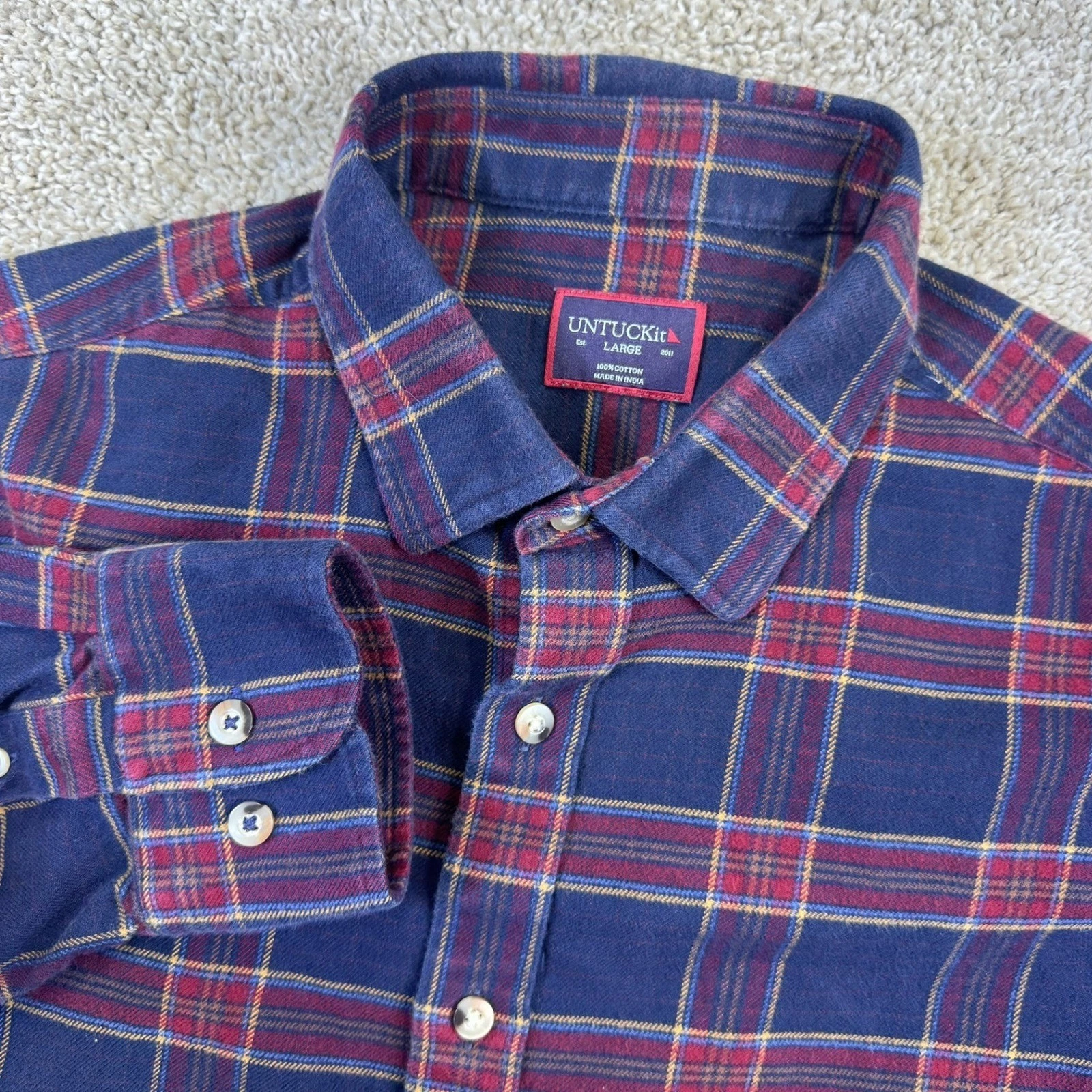 UNTUCKit Rosato Button Up Men Large Navy Plaid Flannel Long Sleeve Shirt 41001
Opens in a new window