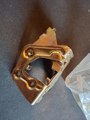Serrure de porte avant Gauche pour Peugeot 204/304 - Réf 913535 - Photo 1/3